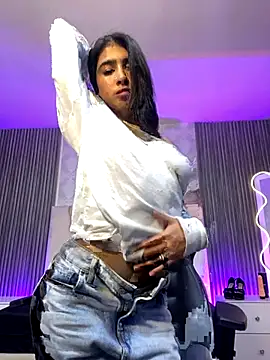 MAIILY TAY online show from November 10, 12:10 pm