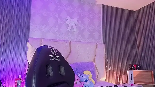 MAIILY TAY online show from January 14, 11:47 am