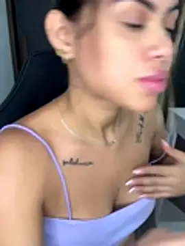 Alanna-foxx online show from November 3, 1:22 am