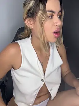 Alanna-foxx online show from November 5, 3:20 am