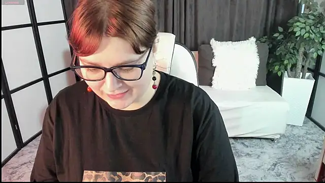 Snapshot of KendallRoie chatting on October 26, 9:20 am KendallRoie online show from October 26, 9:20 am