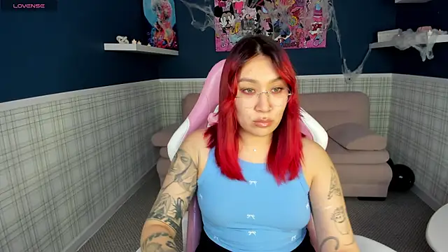 Snapshot of Susie_Reverse chatting on October 28, 8:57 am Susie Reverse online show from October 28, 8:57 am