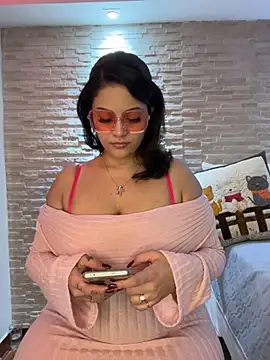 Snapshot of amellita-33 chatting on July 15, 5:47 am amellita-33 online show from July 15, 5:47 am