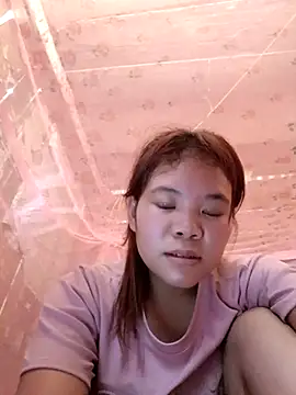 Snapshot of Bany_x chatting on October 31, 6:43 am Bany x online show from October 31, 6:43 am