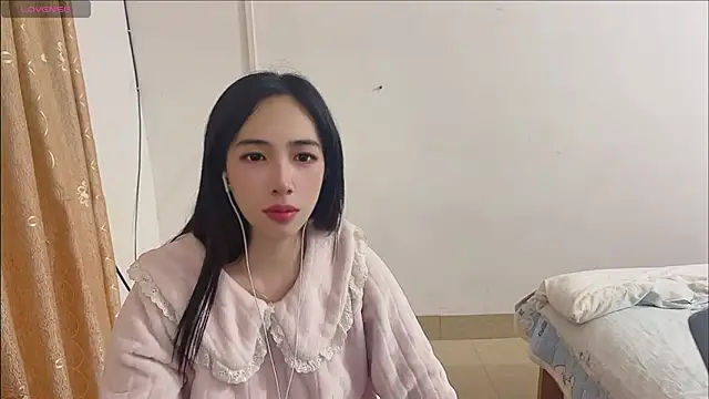 by-Hannah online show from November 9, 8:35 pm