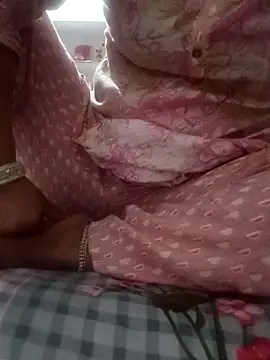 Snapshot of Best_couple2001 chatting on November 1, 1:23 am Best couple2001 online show from November 1, 1:23 am