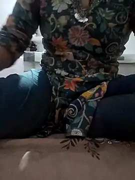 Snapshot of Best_couple2001 chatting on October 27, 2:29 pm Best couple2001 online show from October 27, 2:29 pm