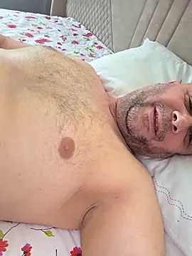 Snapshot of Efe53100 chatting on November 14, 9:35 am Efe53100 online show from November 14, 9:35 am