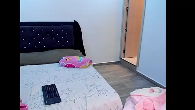 Snapshot of phenixpink22 chatting on February 15, 9:25 pm phenixpink22 online show from February 15, 9:25 pm