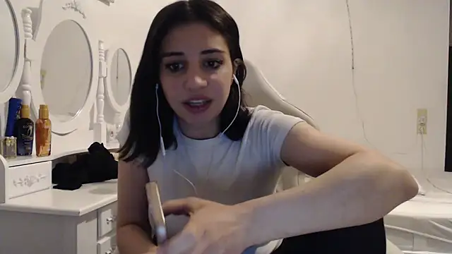 bellefleurrr online show from April 15, 7:29 pm