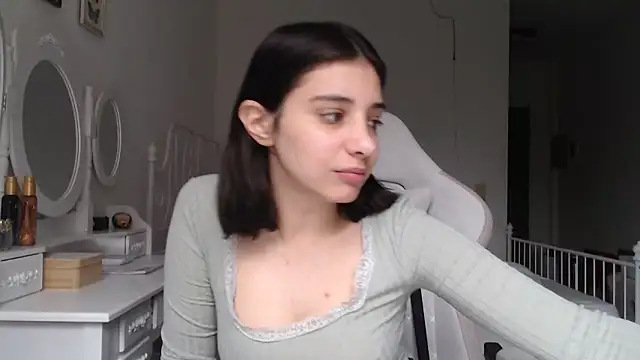 bellefleurrr online show from April 4, 2:01 pm