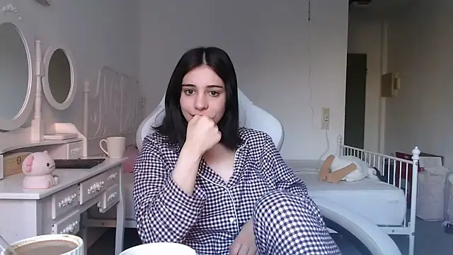 bellefleurrr online show from March 27, 7:06 am