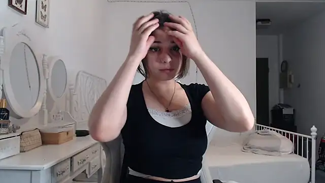 Snapshot of bellefleurrr chatting on June 18, 12:42 am bellefleurrr online show from June 18, 12:42 am