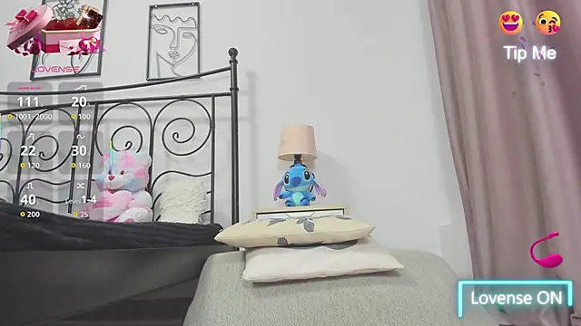 Snapshot of LollaVibes chatting on February 28, 5:29 am LollaVibes online show from February 28, 5:29 am