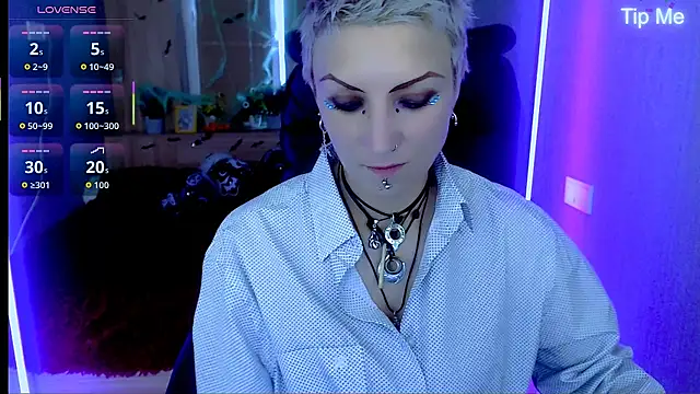 Snapshot of Sweet-n-Strong chatting on October 31, 8:44 am Sweet-n-Strong online show from October 31, 8:44 am