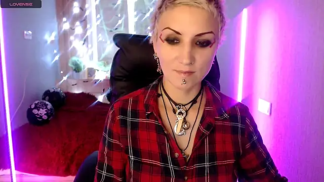 Snapshot of Sweet-n-Strong chatting on November 6, 8:18 am Sweet-n-Strong online show from November 6, 8:18 am