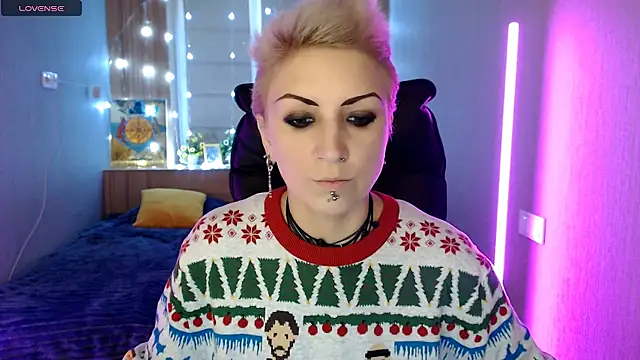 Snapshot of Sweet-n-Strong chatting on December 1, 7:09 am Sweet-n-Strong online show from December 1, 7:09 am