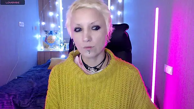 Snapshot of Sweet-n-Strong chatting on December 14, 8:31 am Sweet-n-Strong online show from December 14, 8:31 am