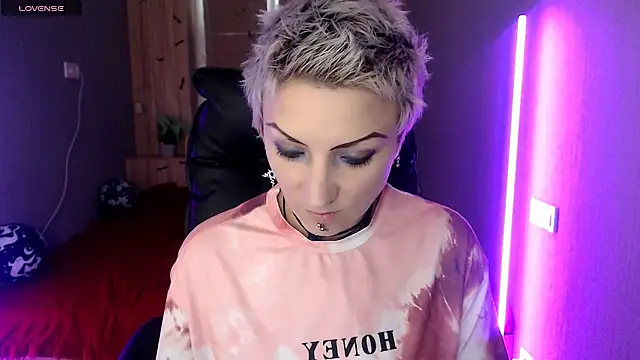 Snapshot of Sweet-n-Strong chatting on November 19, 8:14 am Sweet-n-Strong online show from November 19, 8:14 am