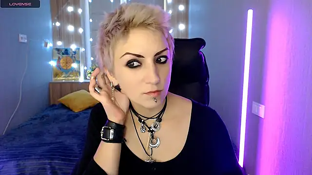 Snapshot of Sweet-n-Strong chatting on December 2, 8:16 am Sweet-n-Strong online show from December 2, 8:16 am