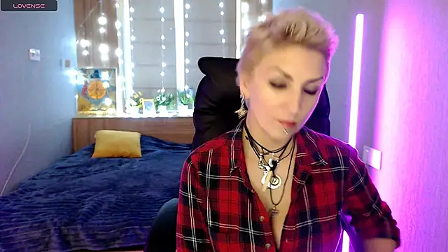 Snapshot of Sweet-n-Strong chatting on November 29, 7:52 am Sweet-n-Strong online show from November 29, 7:52 am