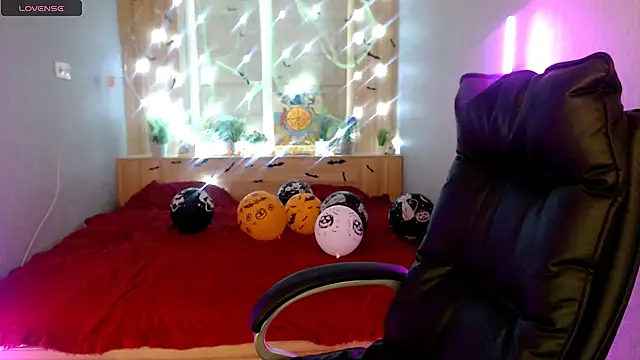 Snapshot of Sweet-n-Strong chatting on November 17, 12:53 pm Sweet-n-Strong online show from November 17, 12:53 pm