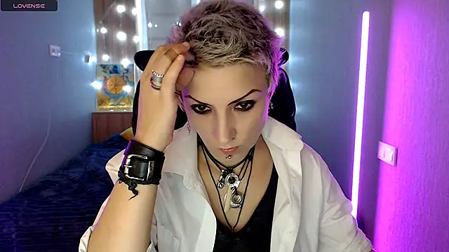 Snapshot of Sweet-n-Strong chatting on November 24, 7:30 am Sweet-n-Strong online show from November 24, 7:30 am