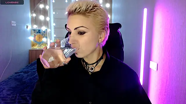 Snapshot of Sweet-n-Strong chatting on November 28, 1:00 pm Sweet-n-Strong online show from November 28, 1:00 pm