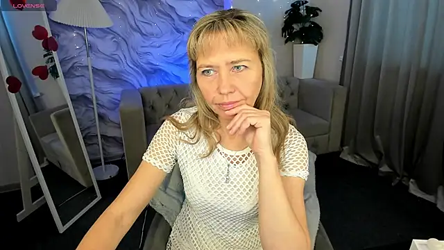 Carla Vogue online show from February 6, 11:06 am