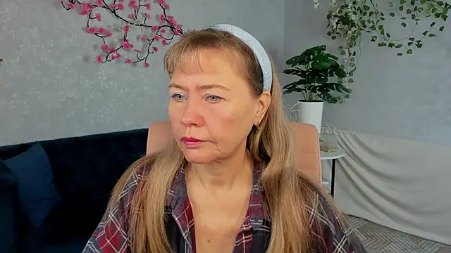 Carla Vogue online show from November 18, 2:49 am