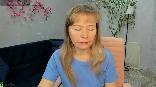 Carla Vogue online show from November 29, 2:55 am