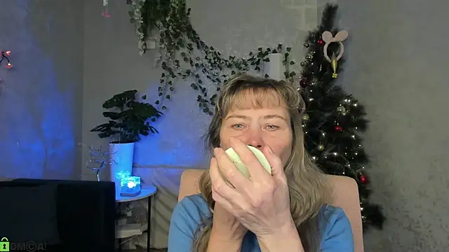 Carla Vogue online show from December 14, 2:51 am