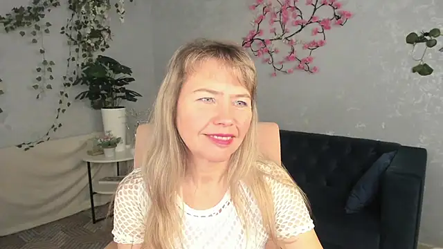 Carla Vogue online show from November 15, 3:10 am