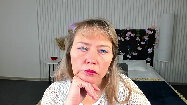 Carla Vogue online show from November 4, 3:10 am