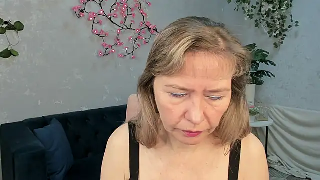 Carla Vogue online show from November 12, 3:21 am