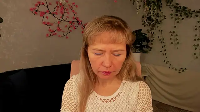 Carla Vogue online show from November 17, 3:10 am