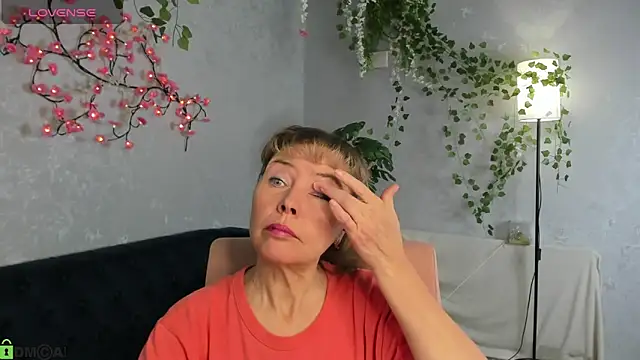 Carla Vogue online show from November 30, 3:07 am