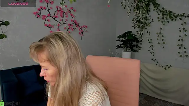 Carla Vogue online show from November 16, 3:00 am