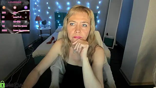 Carla Vogue online show from February 28, 1:00 pm