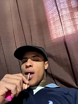 Snapshot of Guilps chatting on October 24, 1:43 pm Guilps online show from October 24, 1:43 pm