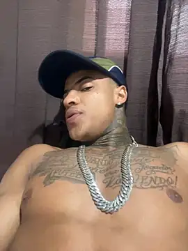 Snapshot of Guilps chatting on November 2, 11:04 am Guilps online show from November 2, 11:04 am