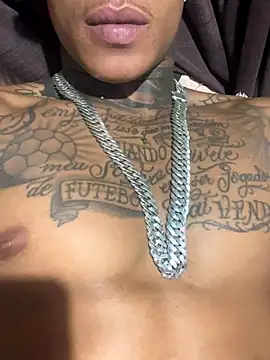 Snapshot of Guilps chatting on November 8, 8:07 am Guilps online show from November 8, 8:07 am