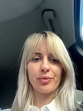 Snapshot of blondegirlx chatting on October 28, 11:31 am blondegirlx online show from October 28, 11:31 am