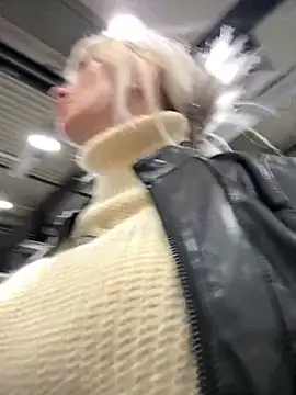 blondegirlx online show from December 20, 3:48 pm