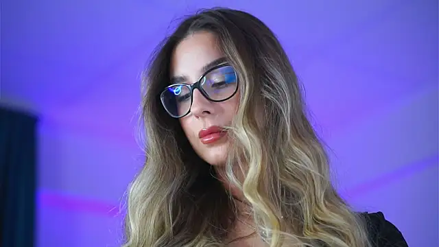 MaddieBryggs online show from November 18, 10:07 am