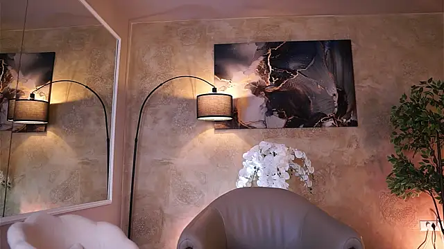 MaddieBryggs online show from December 5, 10:03 am