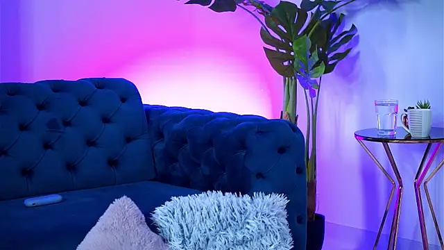 MaddieBryggs online show from November 7, 9:58 am