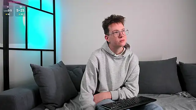 Snapshot of Teddy_Parker chatting on November 9, 7:23 am Teddy Parker online show from November 9, 7:23 am