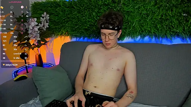 Snapshot of Teddy_Parker chatting on December 14, 4:34 pm Teddy Parker online show from December 14, 4:34 pm