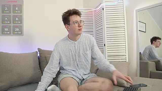 Snapshot of Teddy_Parker chatting on November 23, 9:08 am Teddy Parker online show from November 23, 9:08 am